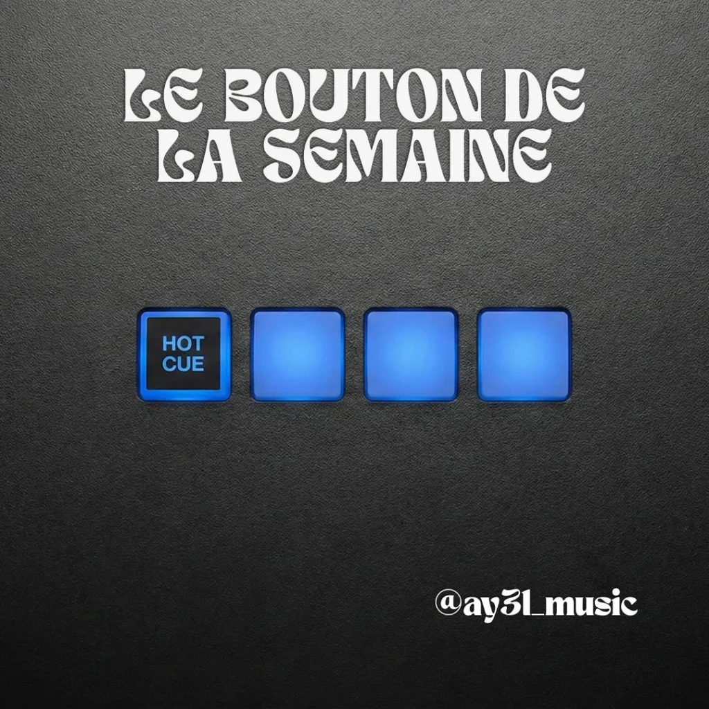 Quatre pads lumineux bleus dont un bouton Hot Cue sur fond sombre texturé, visuel de la série le bouton de la semaine par le DJ AY3L Music.
